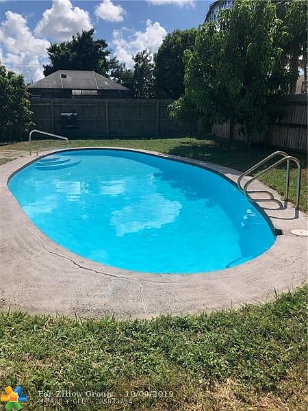 1st image of 1087 Fernlea Dr