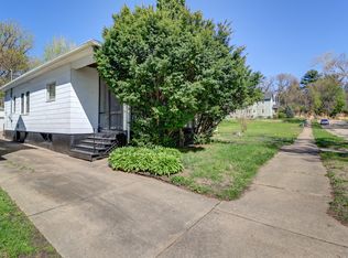 232 N 6th St, Clinton, IA 52732