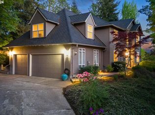 2 Creekside Ter, Lake Oswego, OR 97035