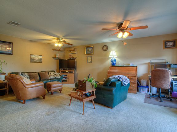 2nd image of 915 Whitley Dr