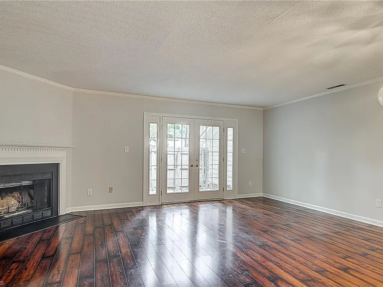 4635 Lawndale Dr — Photo 2