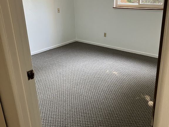 4th image of 8 Griffin Ct #2