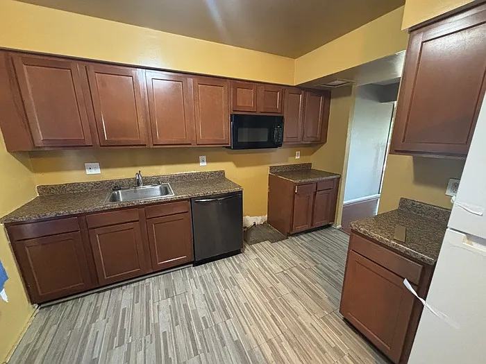 2 bed, 1.5 bath, $1,900 — Photo 2