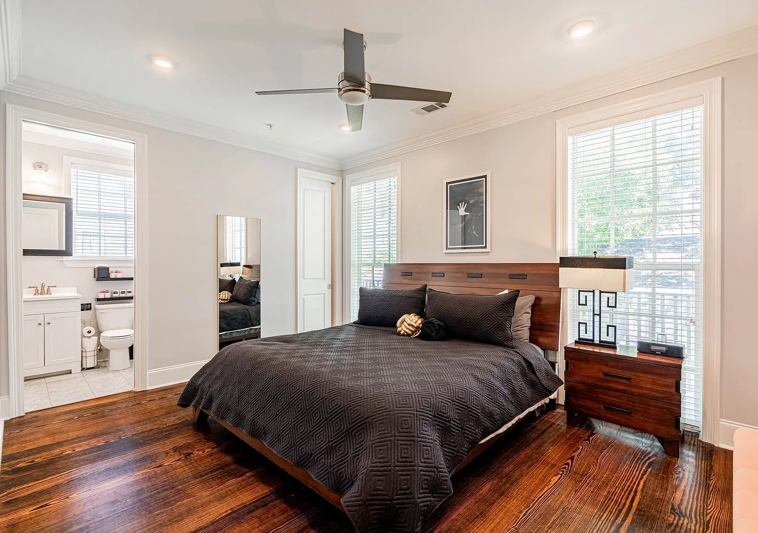 1BD/1BA Near St Charles Ave/Garden District — Photo 3