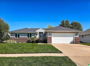 213 Topaz Dr, Sergeant Bluff, IA 51054