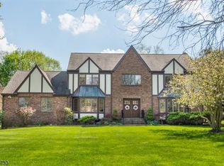 4 Leigh Ct, Randolph, NJ 07869