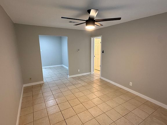 3rd image of 106 E Longspur Blvd