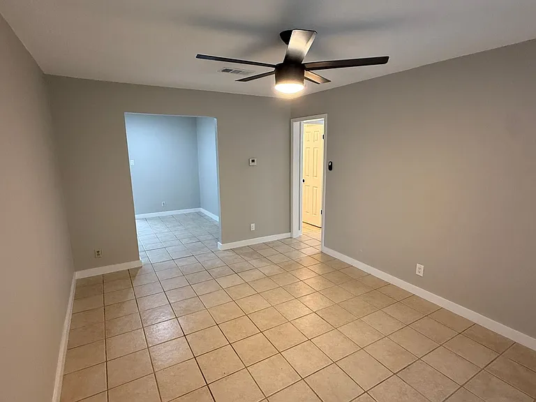 106 E Longspur Blvd — Photo 3