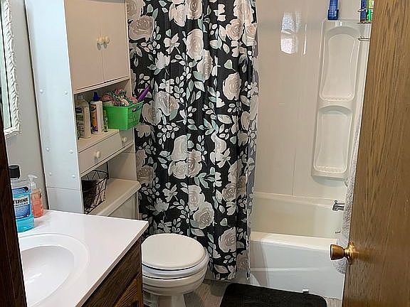 2nd floor apartment bathroom