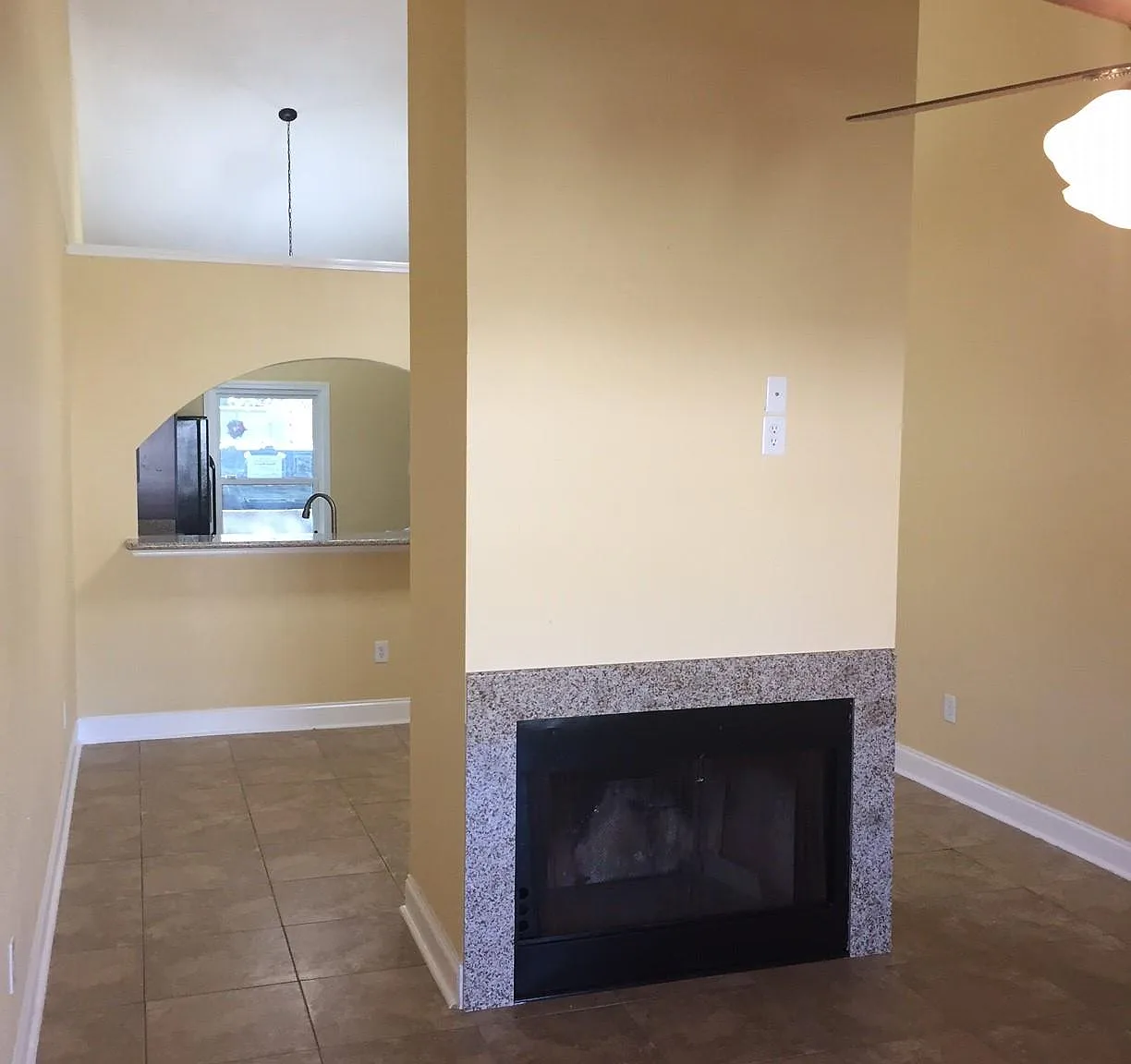 3 bed, 1400 sqft, $1,800 — Photo 2