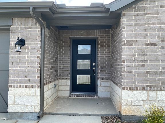 2nd image of 4012 Malachite Dr