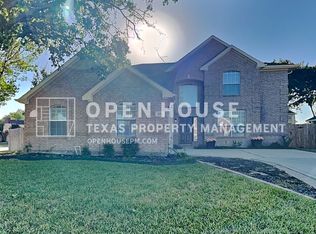 301 Village Trl, Trophy Club, TX 76262