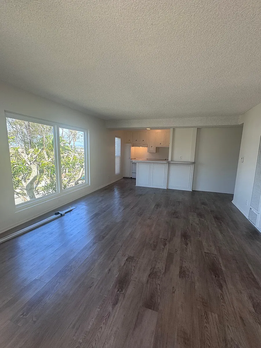 Building Photo - 412 Culver Blvd #8