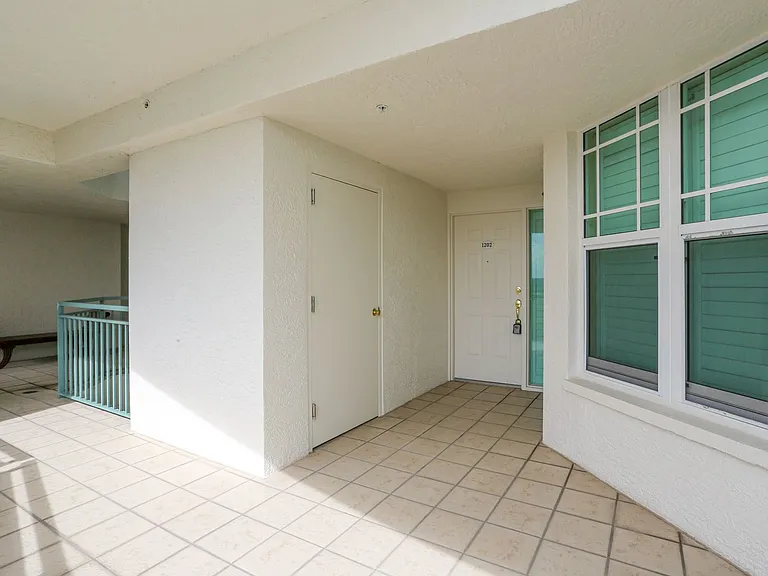 430 Cove Tower Dr #1202 — Photo 14