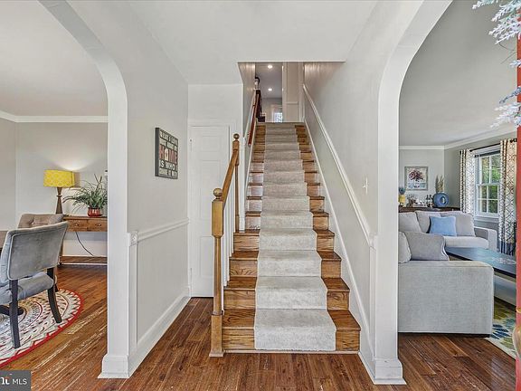 2nd image of 503 Forest View Rd