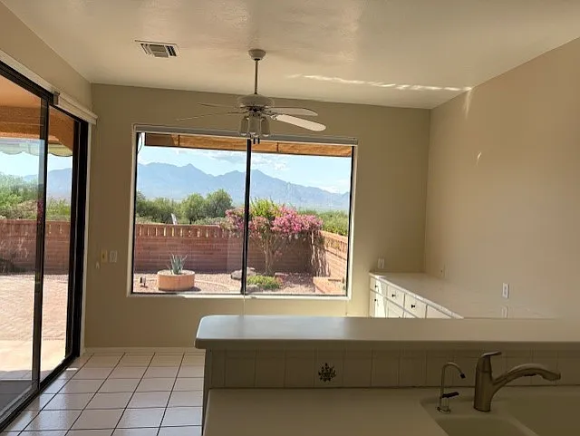 3 bed, 2.0 bath, 1722 sqft, $1,950 — Photo 4