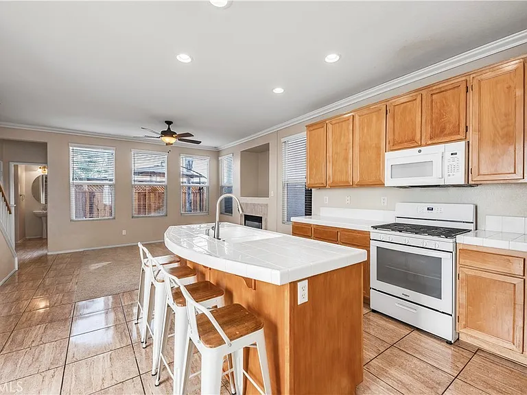 42144 Veneto Dr — Photo 9