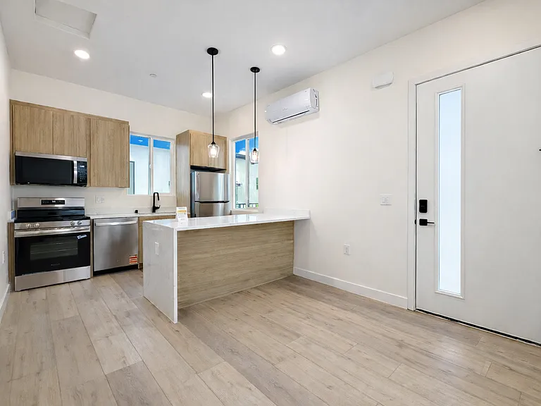 Brand New | 1613 Burton — Photo 29