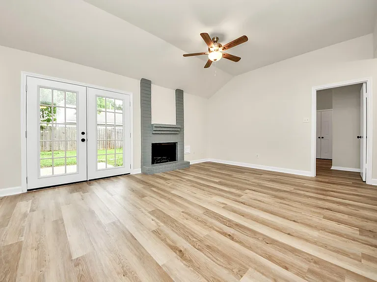8447 Lake Crystal Dr — Photo 8