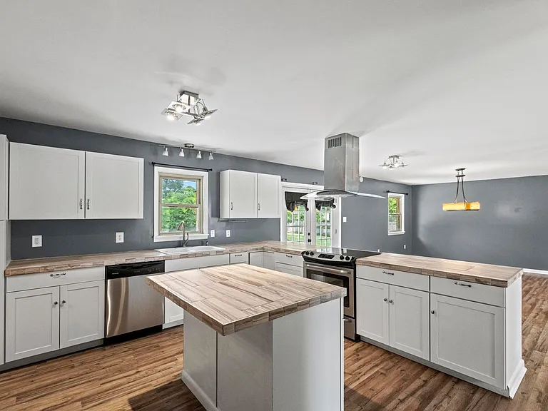 75 Vandergrift Dr — Photo 3