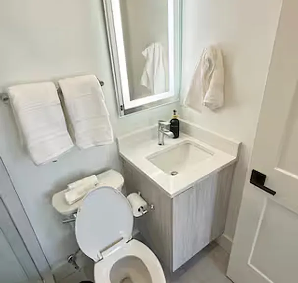 Serpentine Apartments: Newly Renovated in the Heart of Drexel — Photo 26