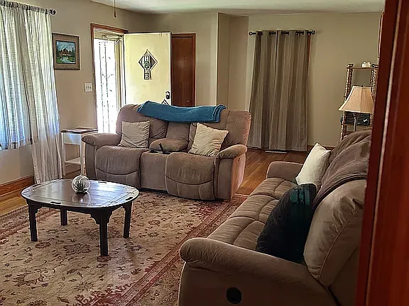 Circle Dr — Photo 15
