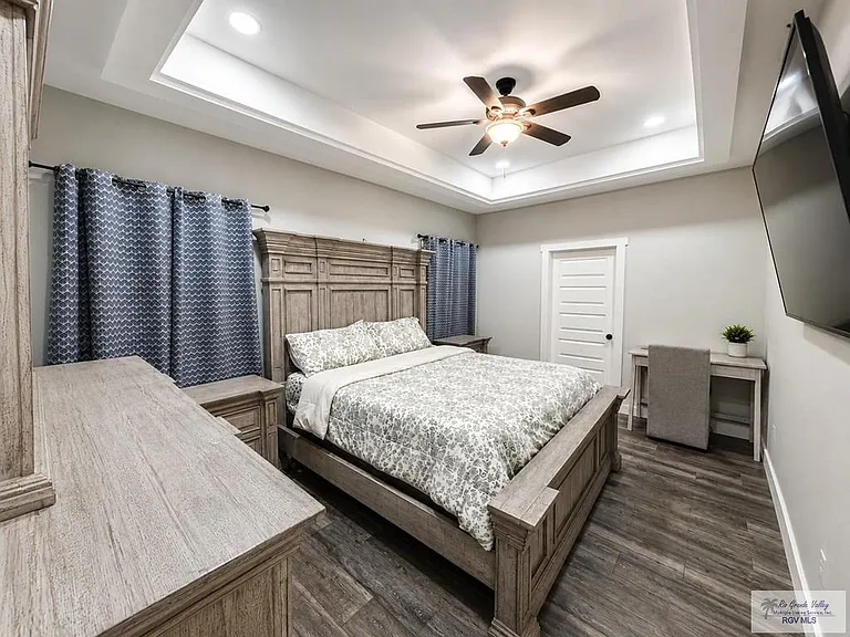 7231 Dominica Dr — Photo 16