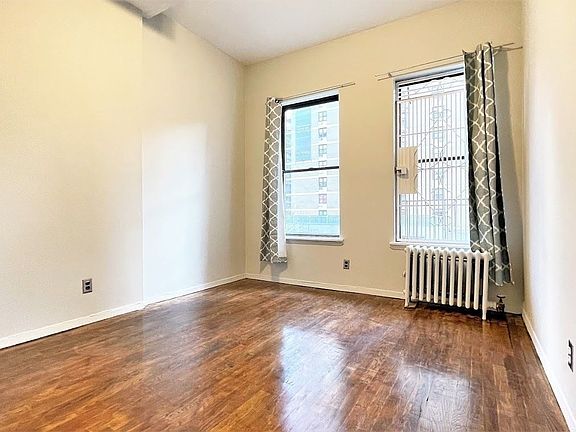 5th image of 726 Amsterdam Ave APT 2A