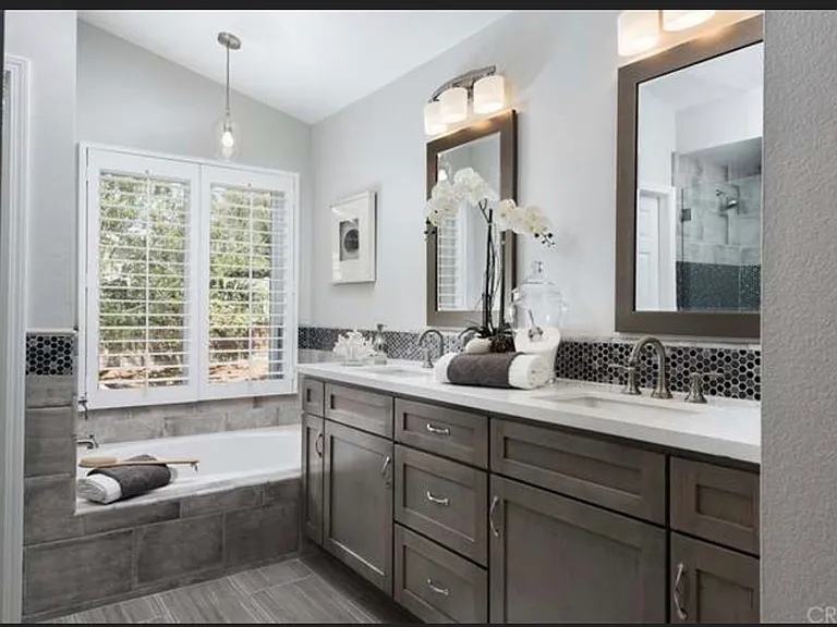 Montbury Dr — Photo 17