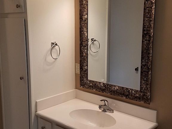 5th image of 629 Archer Ct