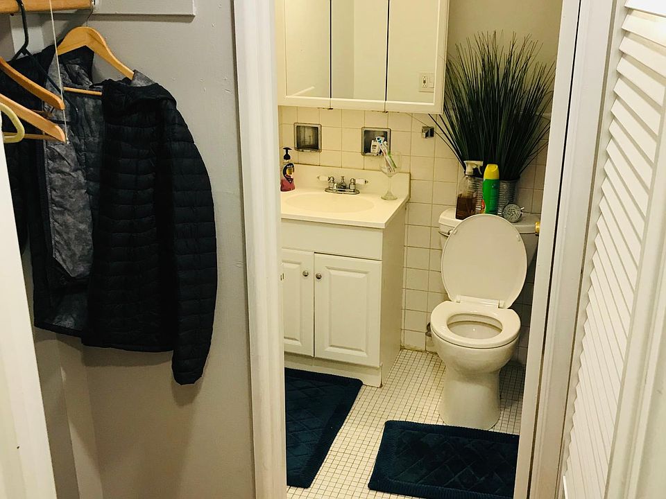 2nd image of 459 W Briar Pl