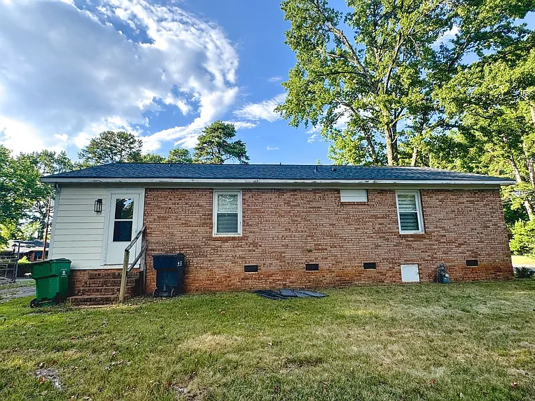 2801 Wedgefield Dr — Photo 24