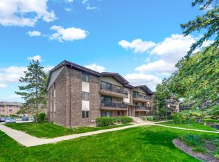 13913 James Dr APT 1021, Crestwood, IL 60418