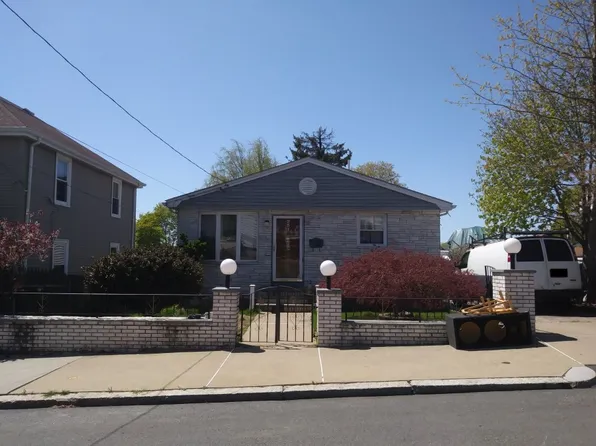 251 Juniper St, East Providence, RI 02914