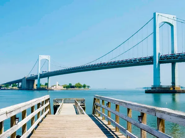 166-25 Powells Cove Boulevard image 30 of 33