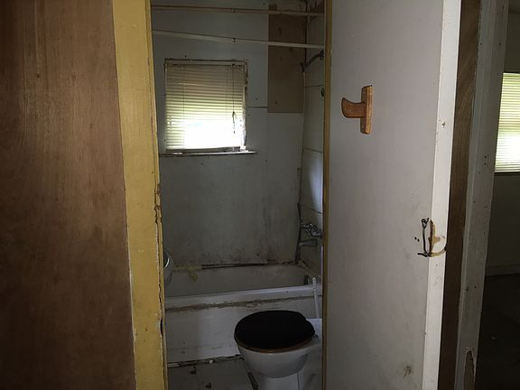 4th image of 9225 Farley Dr