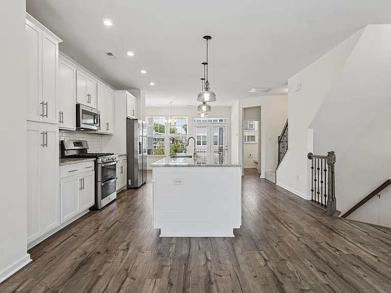 1550 Green Hill St — Photo 8