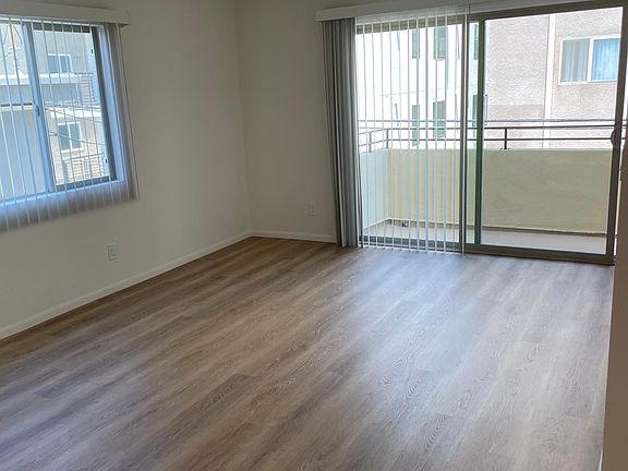 4th image of 1262 Granville Ave #10