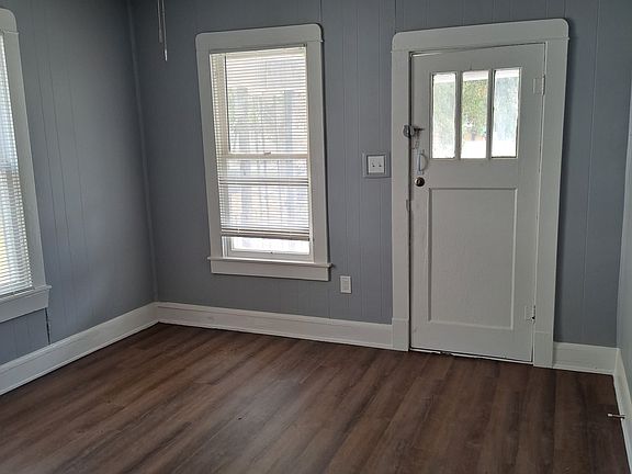 3rd image of 3321 Homan Ave