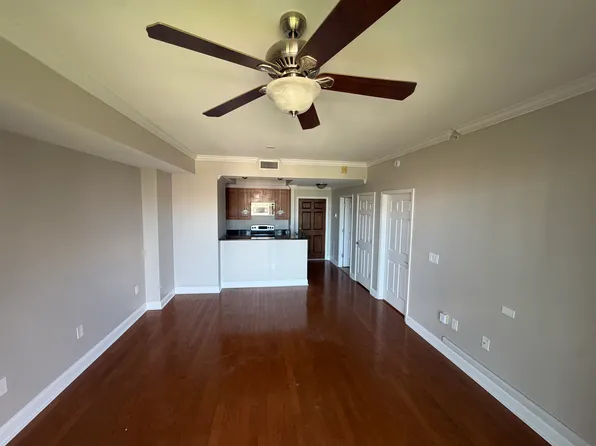300 W 5th St, Charlotte, NC