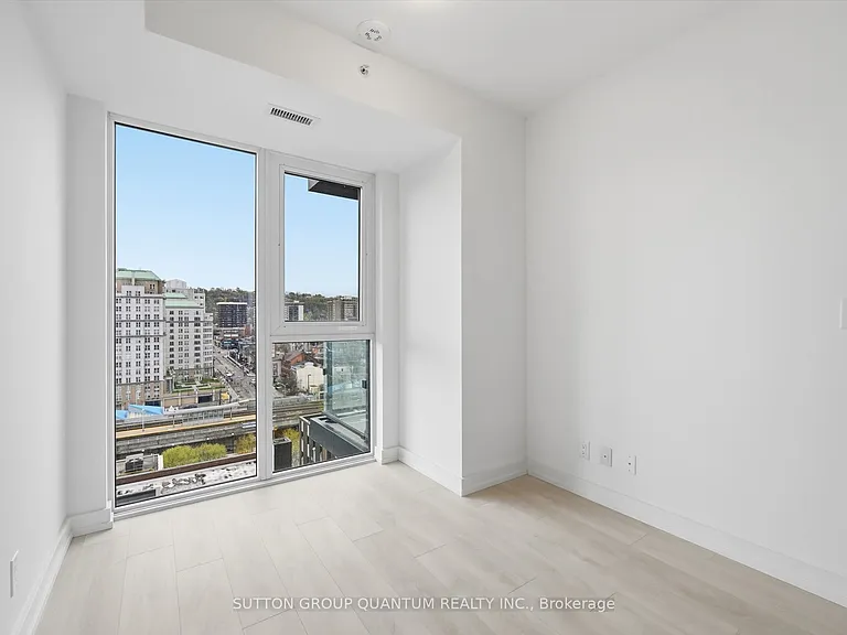 75 James St S #1221 — Photo 18