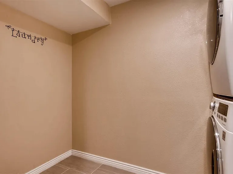6403 S Florence Way — Photo 6