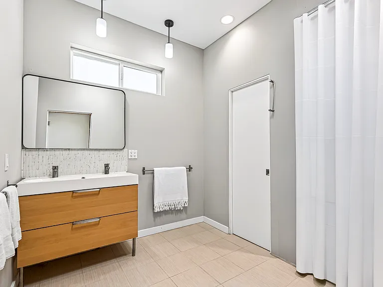 4302 Ocean View Dr — Photo 17
