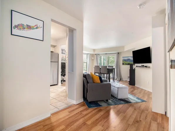2221 S Huron Pkwy APT 2, Ann Arbor, MI 48104