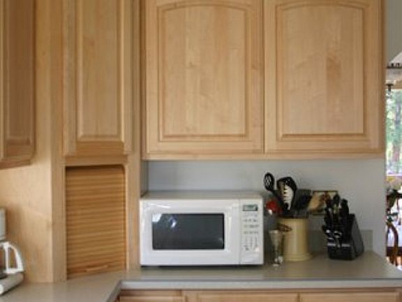 Kitchen + Appliance Garage
