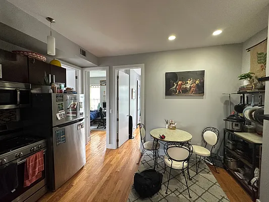 Rented by Premier Metro Realty Corp | media 5