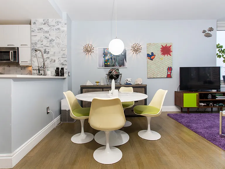 635 W 42nd St #12B — Photo 3