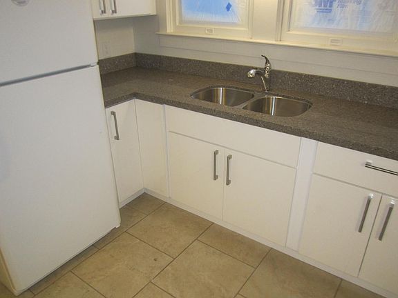 3rd image of 206 N Miller St