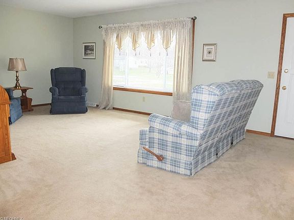 2nd image of 6601 Winter St NE