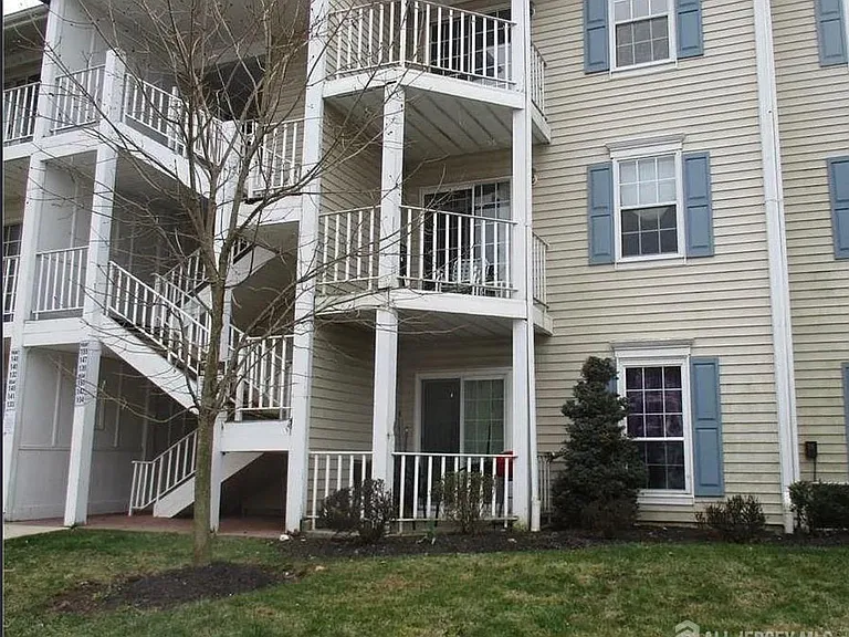 139 Darwin Ln — Photo 2